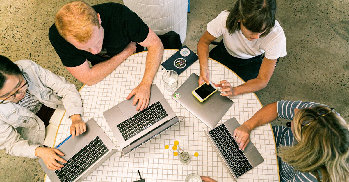 découvrez l'importance de la collaboration dans le monde professionnel et personnel. explorez comment travailler ensemble renforce les liens, favorise l'innovation et améliore la productivité. apprenez les meilleures pratiques pour instaurer un environnement collaboratif et atteindre des objectifs communs.