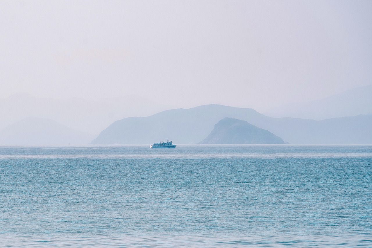 découvrez le minimalisme : un art de vivre qui privilégie l'essentiel, la simplicité et l'harmonie pour un quotidien plus apaisé et épuré.