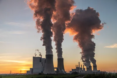 En 2025, la France peine à réduire suffisamment ses émissions de gaz à effet de serre : un défi climatique majeur persiste