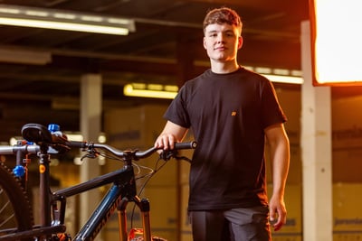 Vienne : La Poste adopte les vélos-cargos pour alléger son empreinte carbone