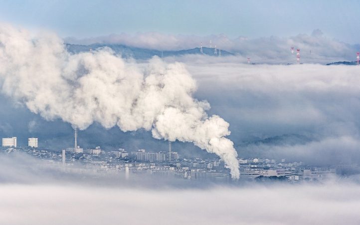 découvrez l'empreinte carbone, un indicateur essentiel de notre impact environnemental. apprenez à mesurer et réduire votre empreinte grâce à des conseils pratiques et des stratégies durables pour préserver notre planète.