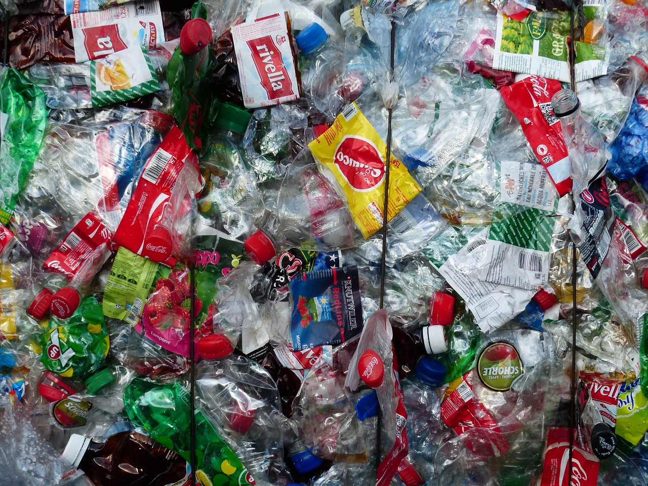 découvrez les méthodes innovantes et durables du recyclage du plastique pour préserver l'environnement et réduire les déchets plastiques.