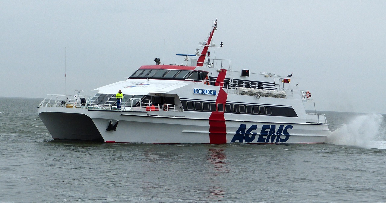 d&eacute;couvrez le plaisir de la navigation en catamaran, alliant confort, stabilit&eacute; et performance pour des aventures inoubliables en mer.