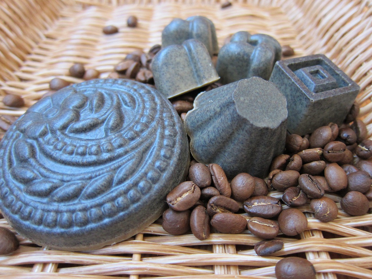 d&eacute;couvrez notre gommage au caf&eacute; naturel, parfait pour exfolier et revitaliser votre peau en douceur tout en stimulant la circulation.