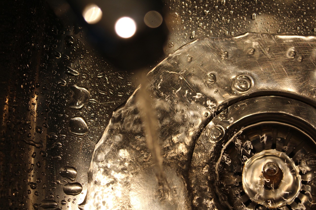 bouteille d'eau en acier inoxydable durable et &eacute;cologique, id&eacute;ale pour rester hydrat&eacute; toute la journ&eacute;e avec style et s&eacute;curit&eacute;.
