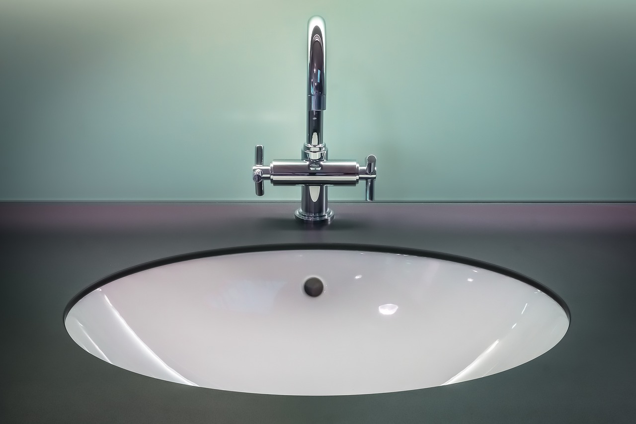bouteille d'eau en acier inoxydable durable et &eacute;cologique, id&eacute;ale pour garder vos boissons fra&icirc;ches ou chaudes toute la journ&eacute;e.